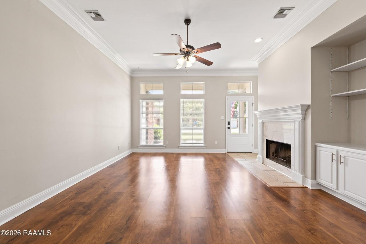 412 Crest Cir - Photo 4 of 34