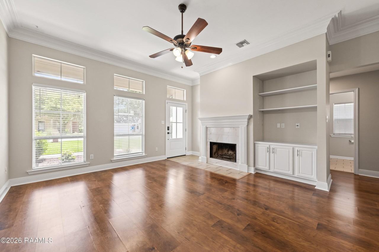 412 Crest Cir - Photo 5 of 34
