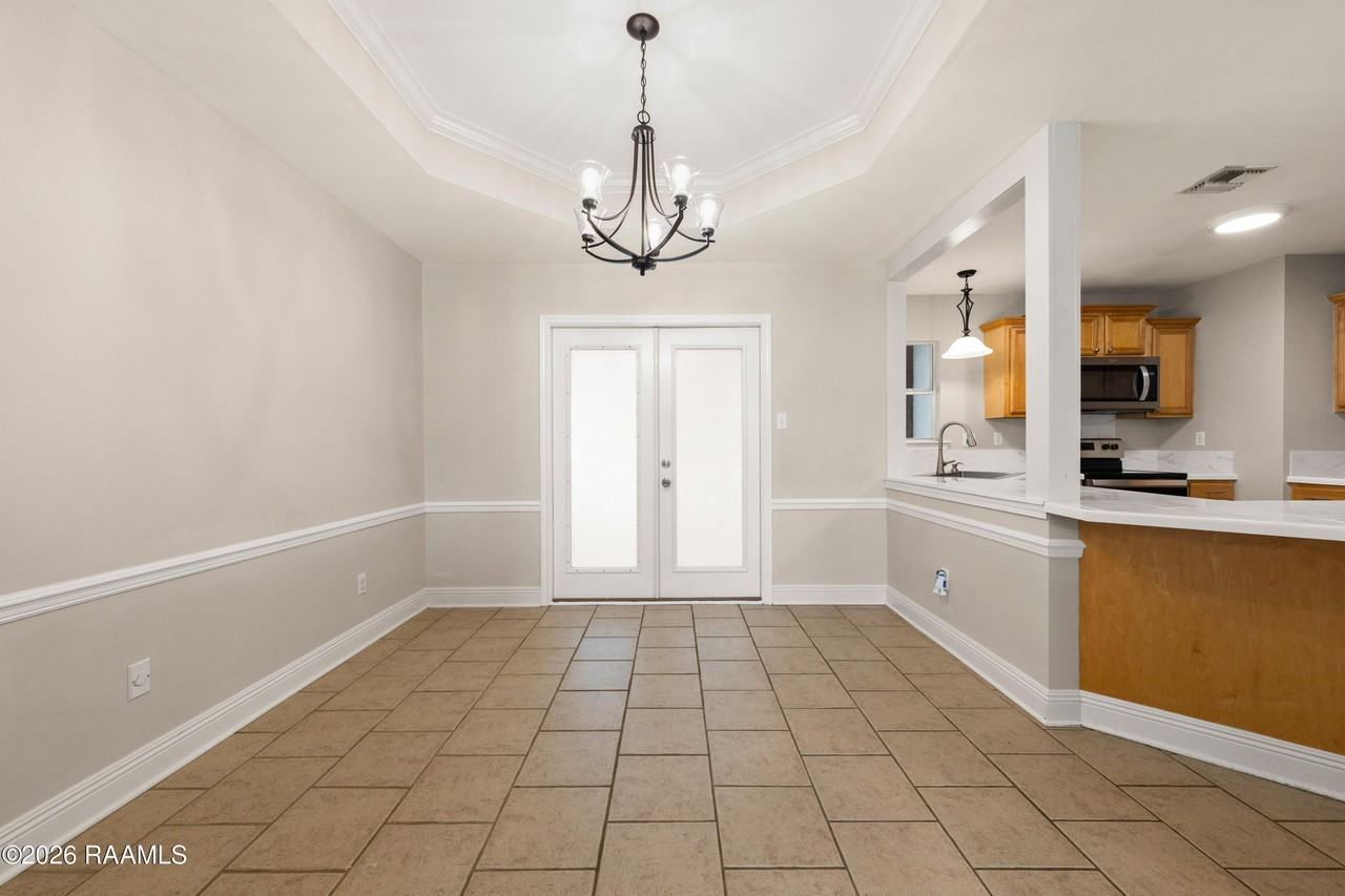 412 Crest Cir - Photo 6 of 34