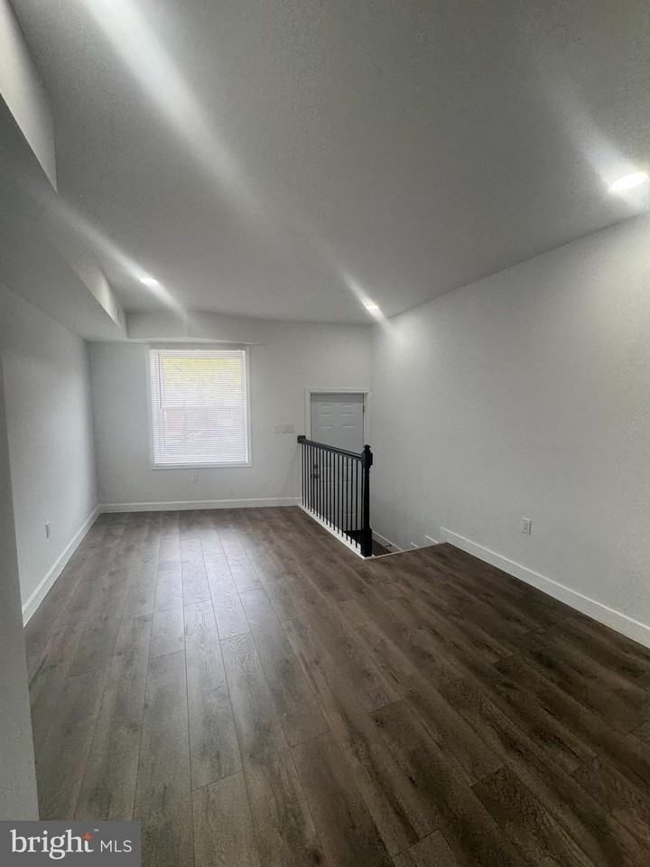 2606 W Fairmount Ave - Photo 2 of 14
