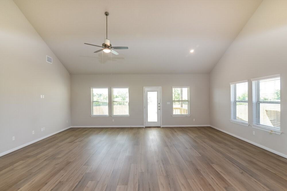 304 Shelton Pass - Photo 4 of 17