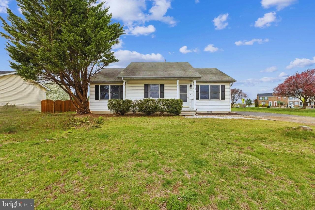 100 Heathrow Ln - Photo 2 of 24
