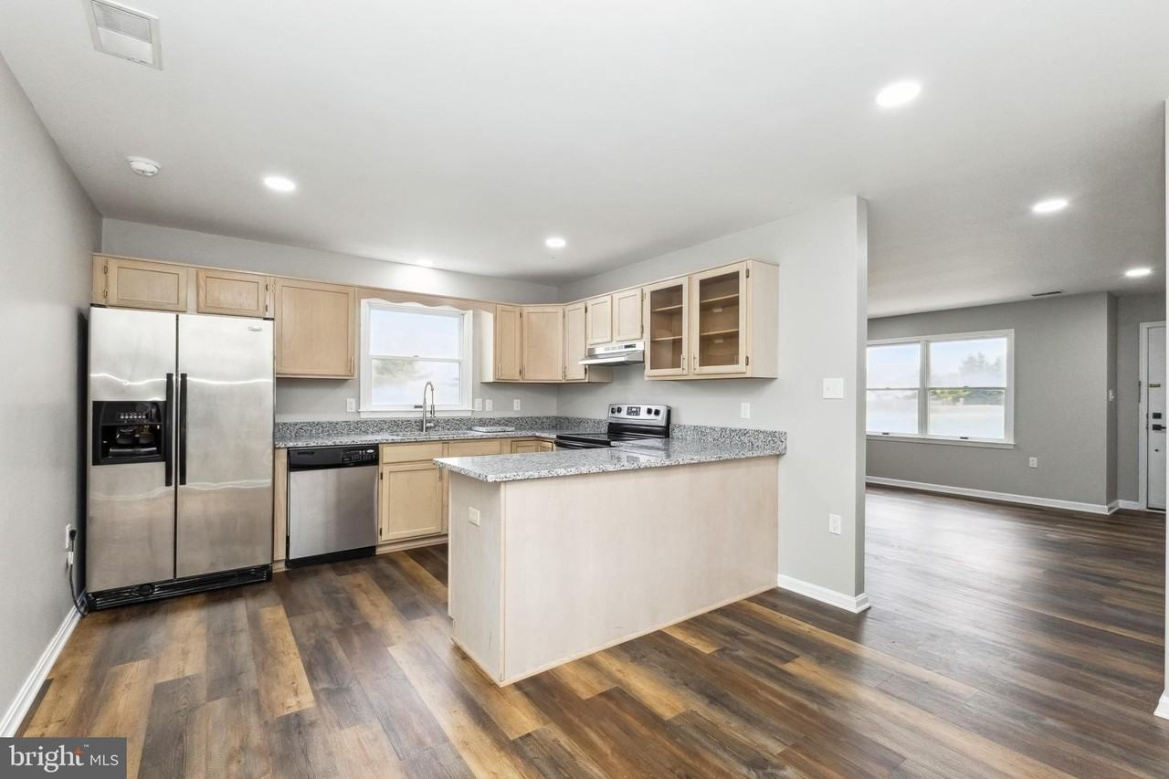 100 Heathrow Ln - Photo 7 of 24