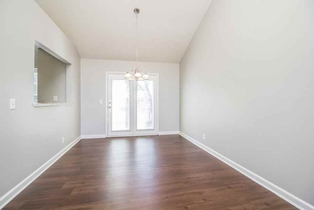 3261 Clapham Rd - Photo 4 of 19