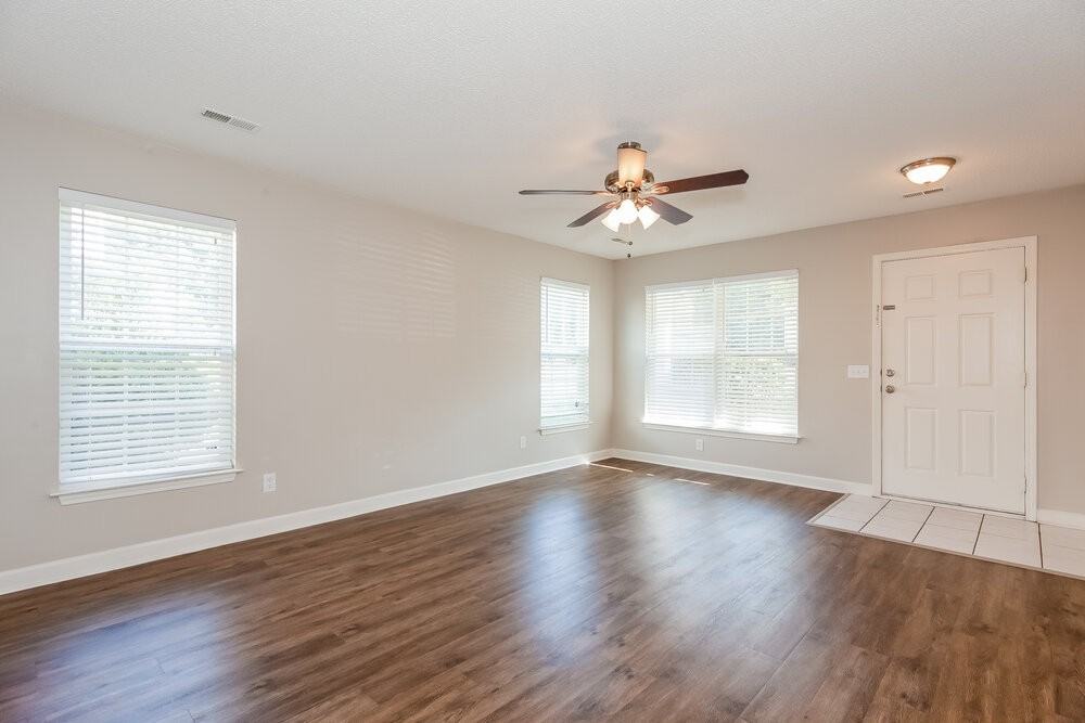 4941 Hopewood Ln - Photo 4 of 17