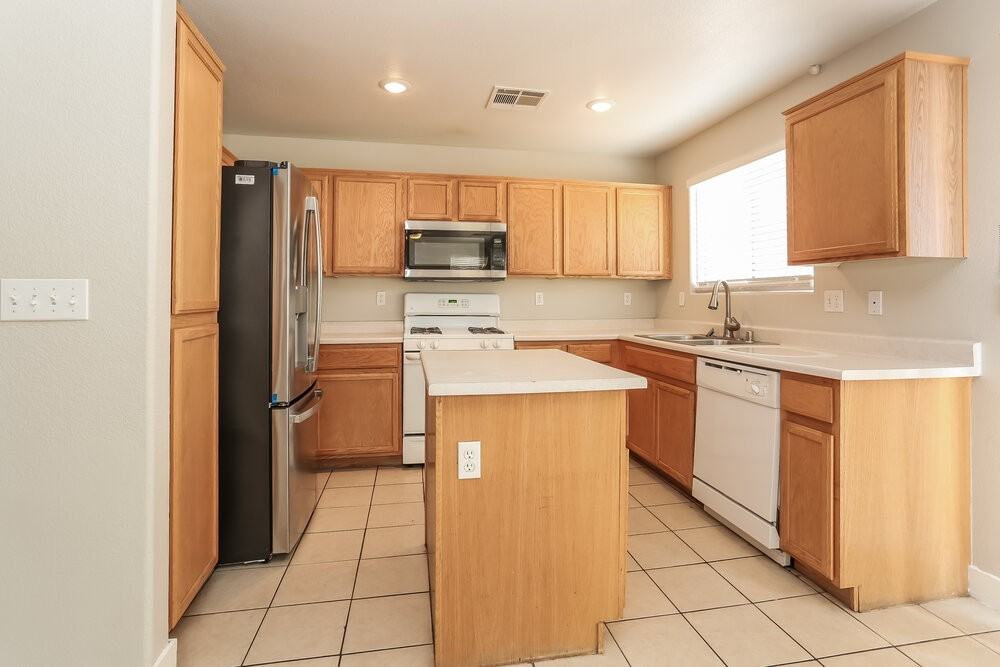 9481 Havasu Canyon Ave - Photo 7 of 17