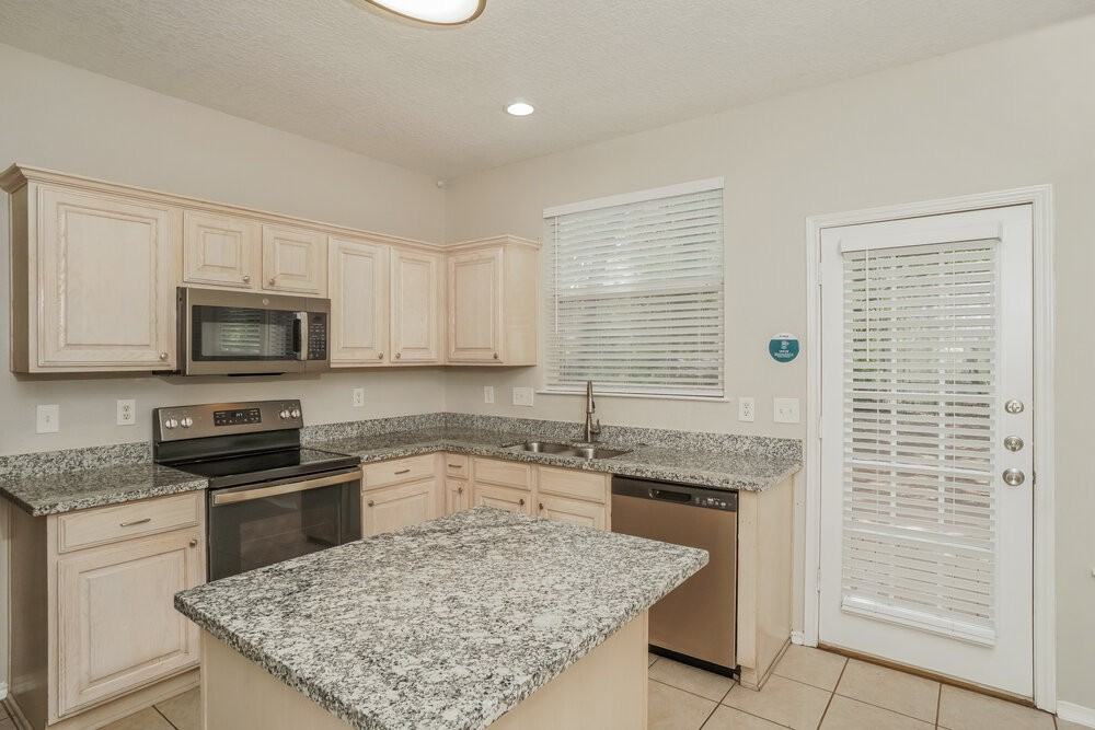 204 Nandina Ct - Photo 7 of 17
