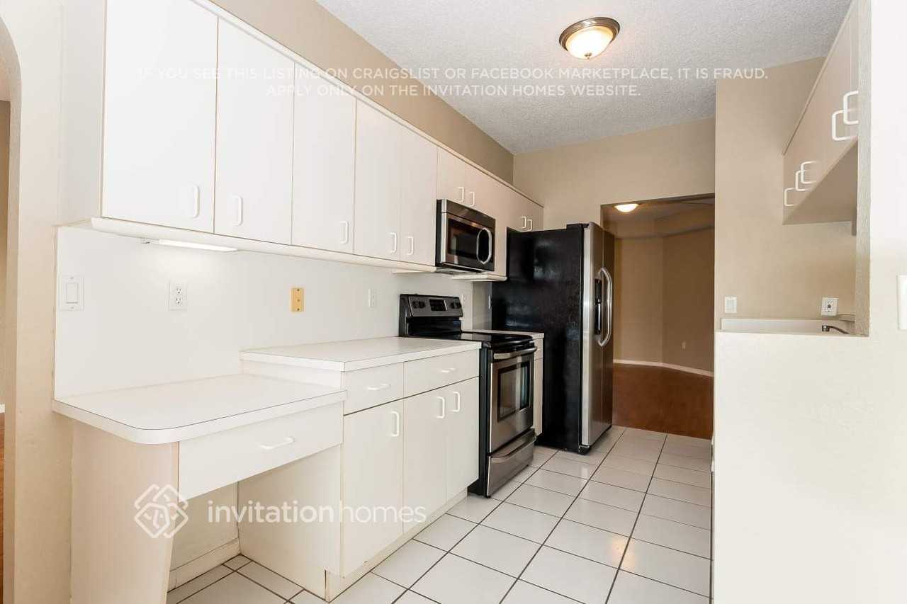 9191 Sw 212th Ter - Photo 5 of 17