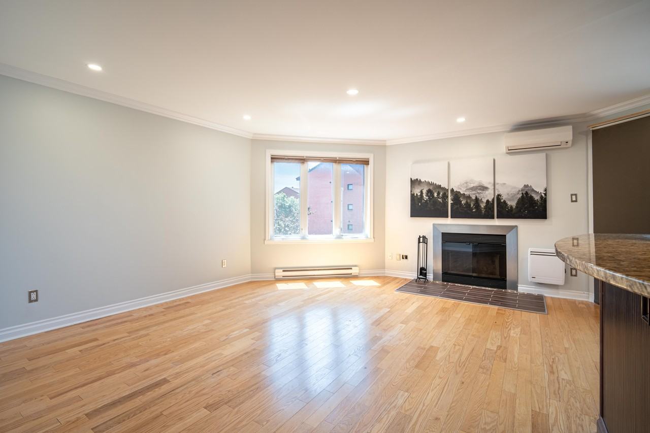 2075 Rue de Magenta - Photo 2 of 23