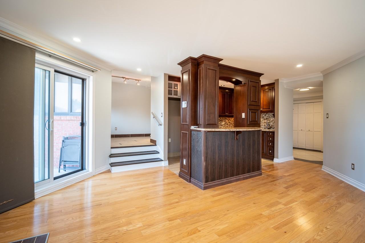 2075 Rue de Magenta - Photo 3 of 23