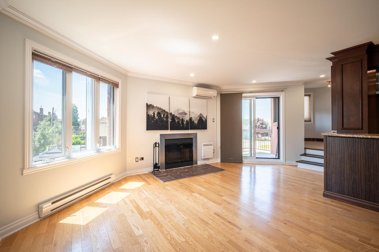 2075 Rue de Magenta - Photo 4 of 23