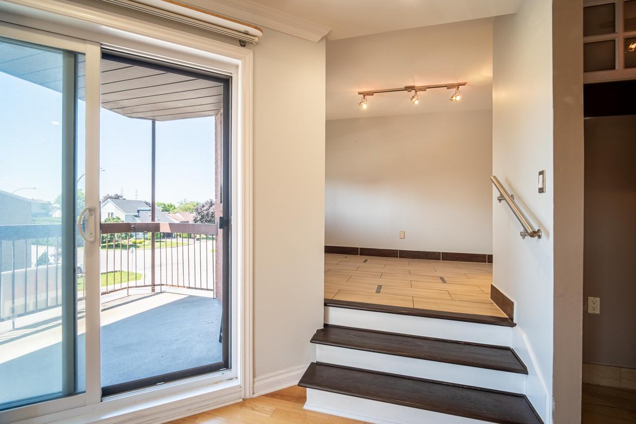 2075 Rue de Magenta - Photo 6 of 23