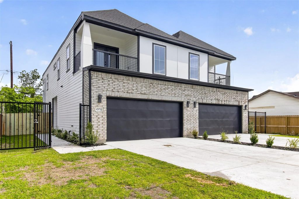 4217 Mallow St ##B - Photo 2 of 7