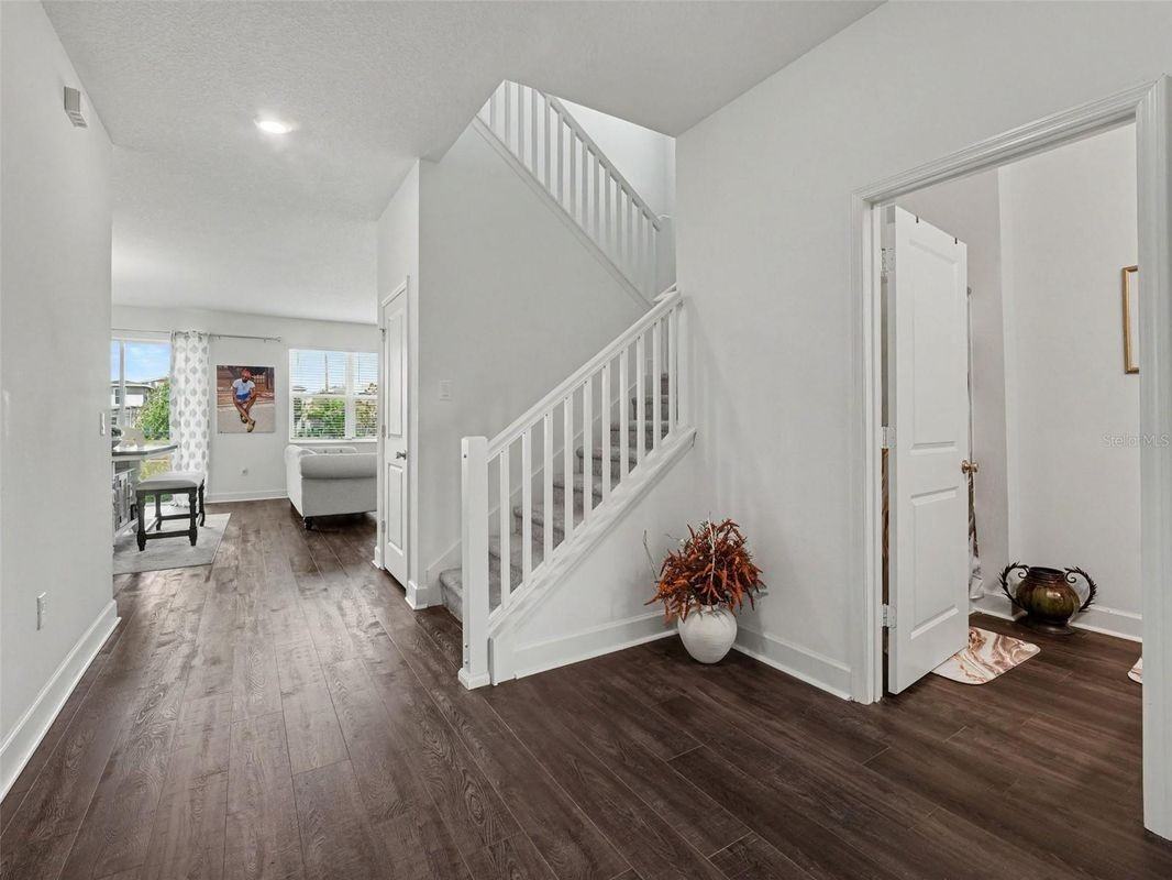 905 Overpool Ave - Photo 2 of 3