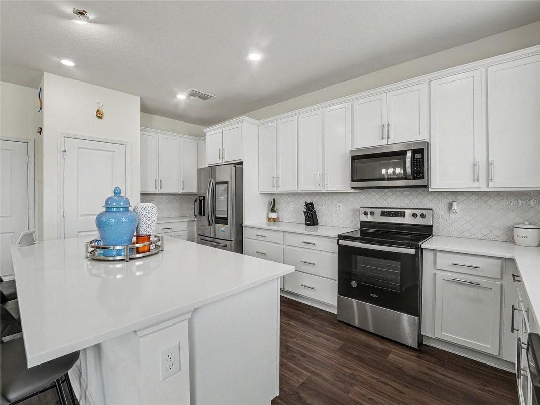 905 Overpool Ave - Photo 3 of 3