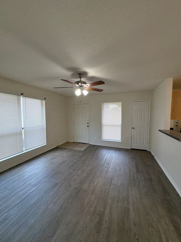 8128 Doreen Ave - Photo 4 of 17
