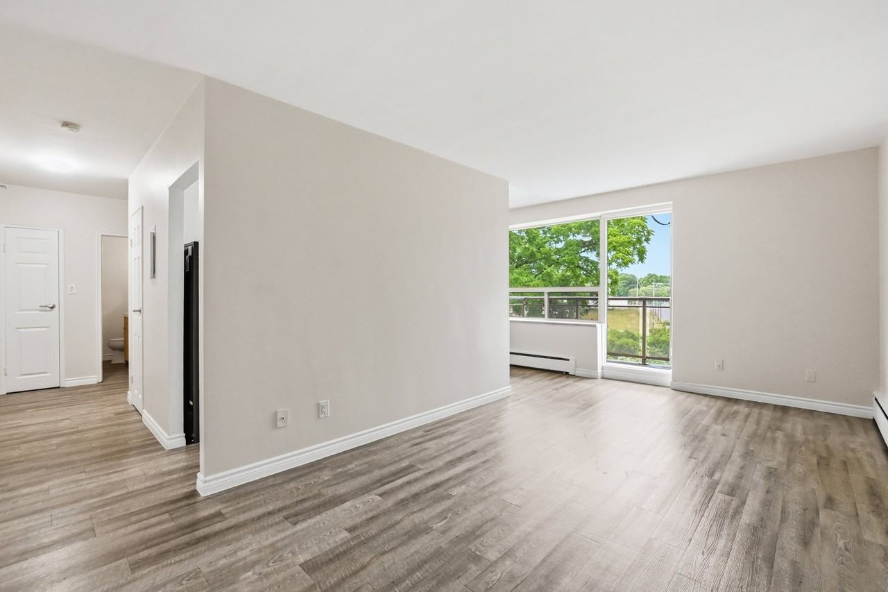 Riverview Towers - Photo 5 of 38