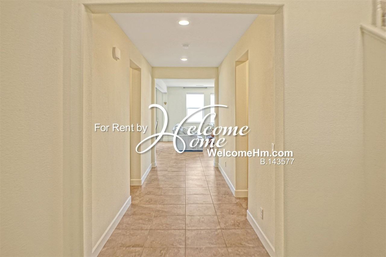 10445 Mott Ct - Photo 3 of 23