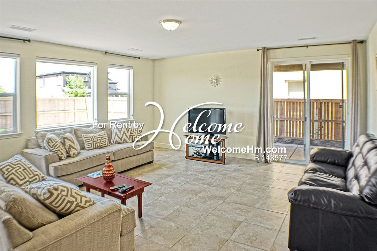 10445 Mott Ct - Photo 4 of 23