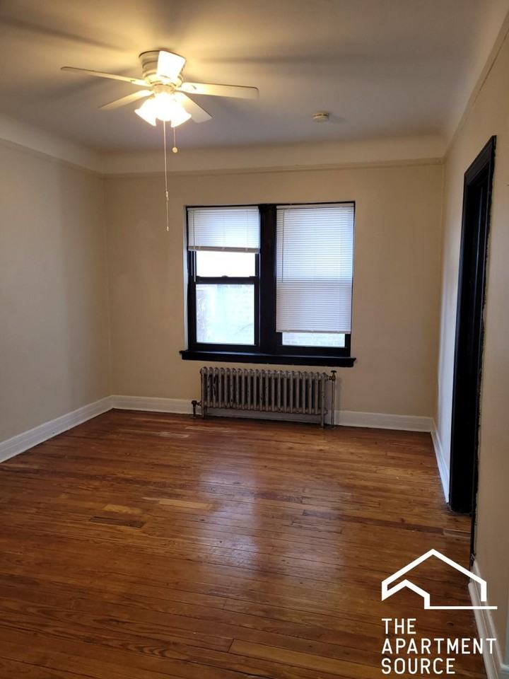 948 W Cuyler Ave #302 - Photo 2 of 13