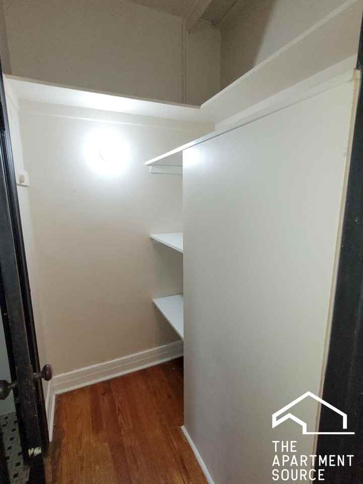948 W Cuyler Ave #302 - Photo 4 of 13