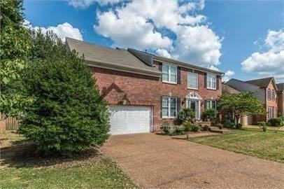 1244 Buckingham Cir - Photo 2 of 10