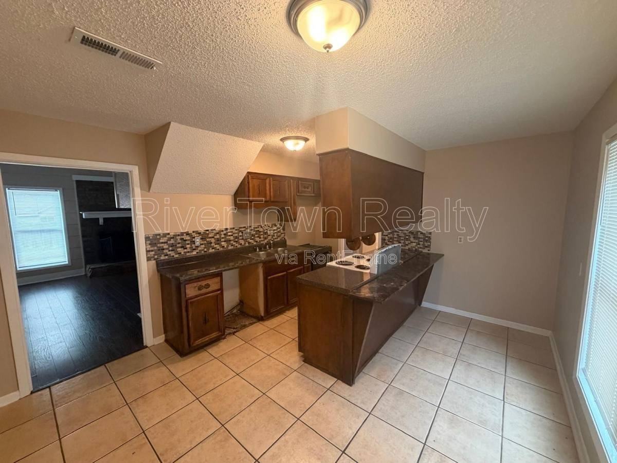 5303 Sunray Dr - Photo 3 of 10