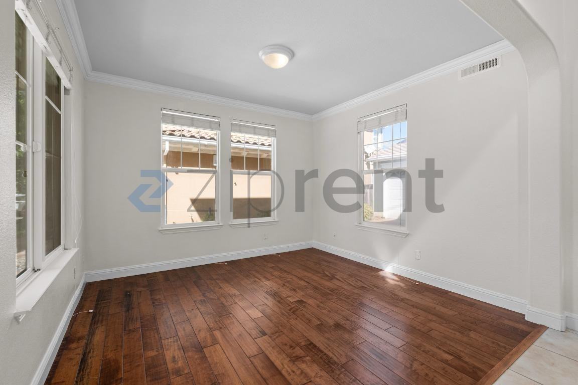 139 N Lafayette St - Photo 6 of 26