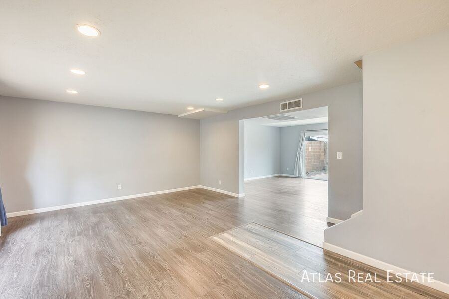 1649 W Hazelwood St - Photo 5 of 43