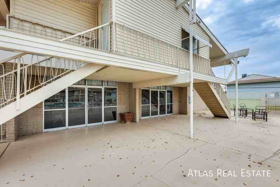 1649 W Hazelwood St - Photo 7 of 43