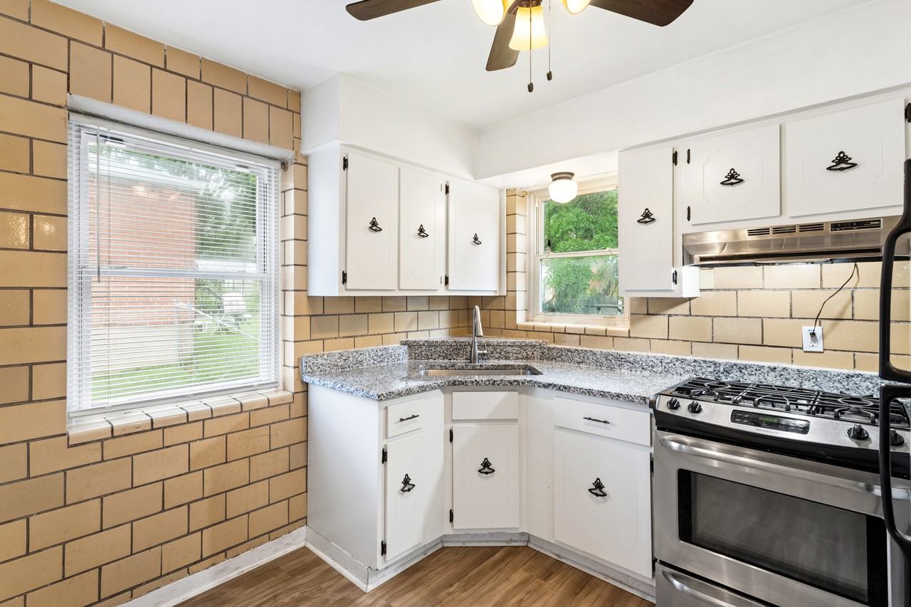 1076 Wilshire Avenue - Photo 5 of 28