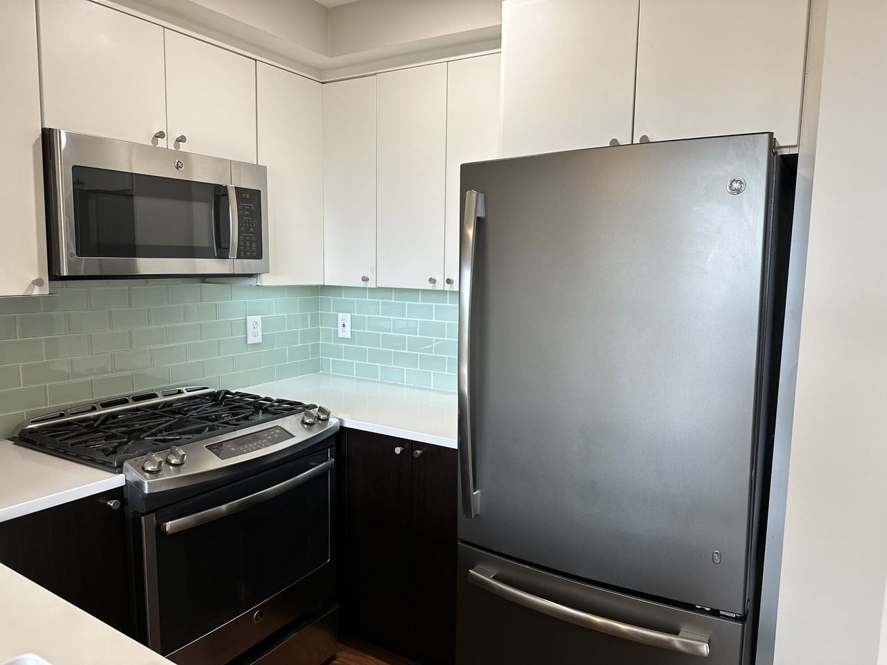 1710 Gales St Ne - Photo 3 of 19