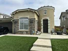 featured image of 1624 Hillsborough St