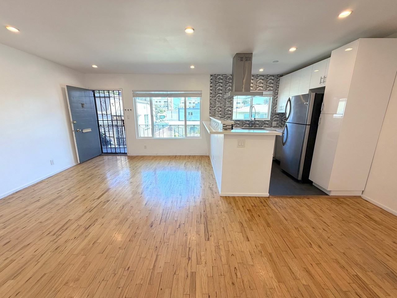 1433 9th St #F - Photo 2 of 32