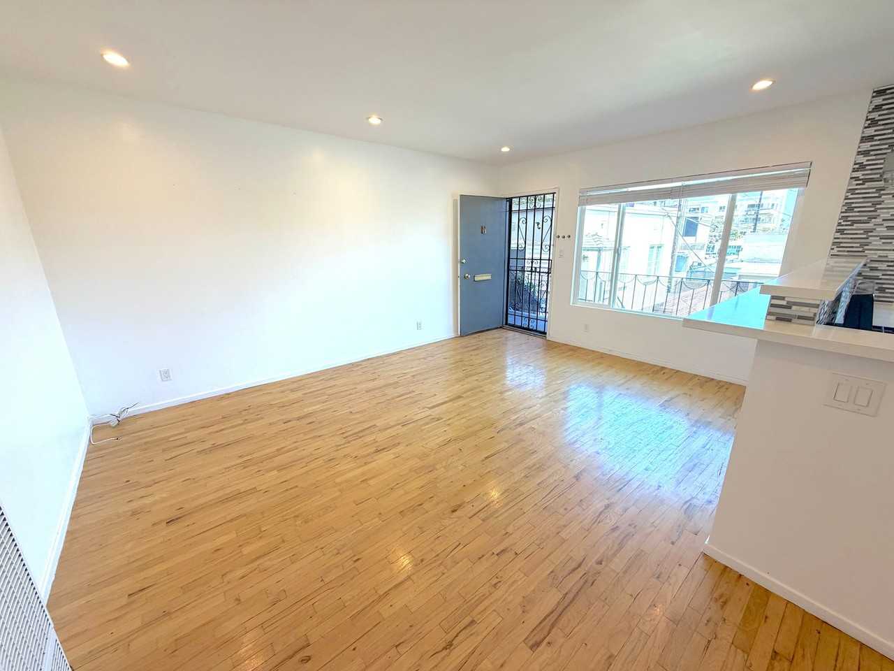 1433 9th St #F - Photo 3 of 32