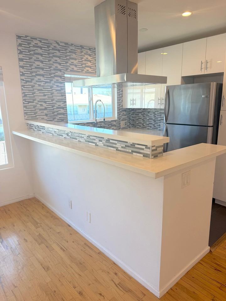 1433 9th St #F - Photo 5 of 32