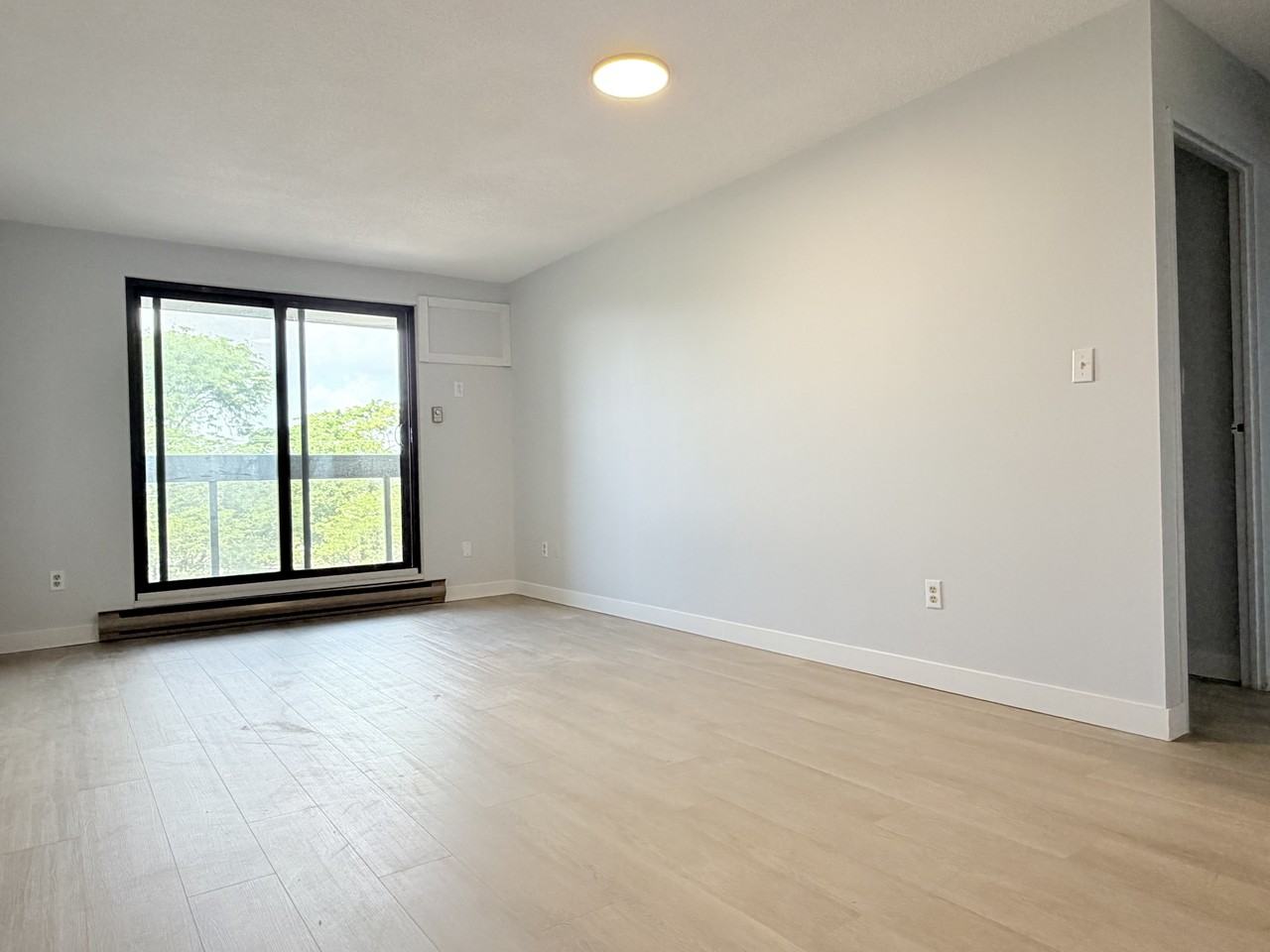 1653 Ouellette Ave #402