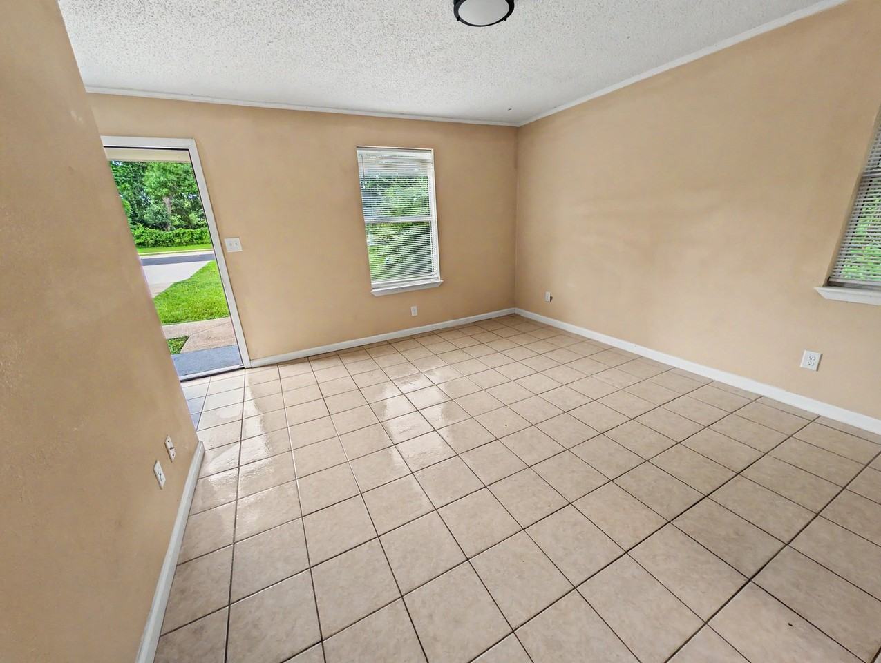 1007 Winton Ave #A - Photo 2 of 17