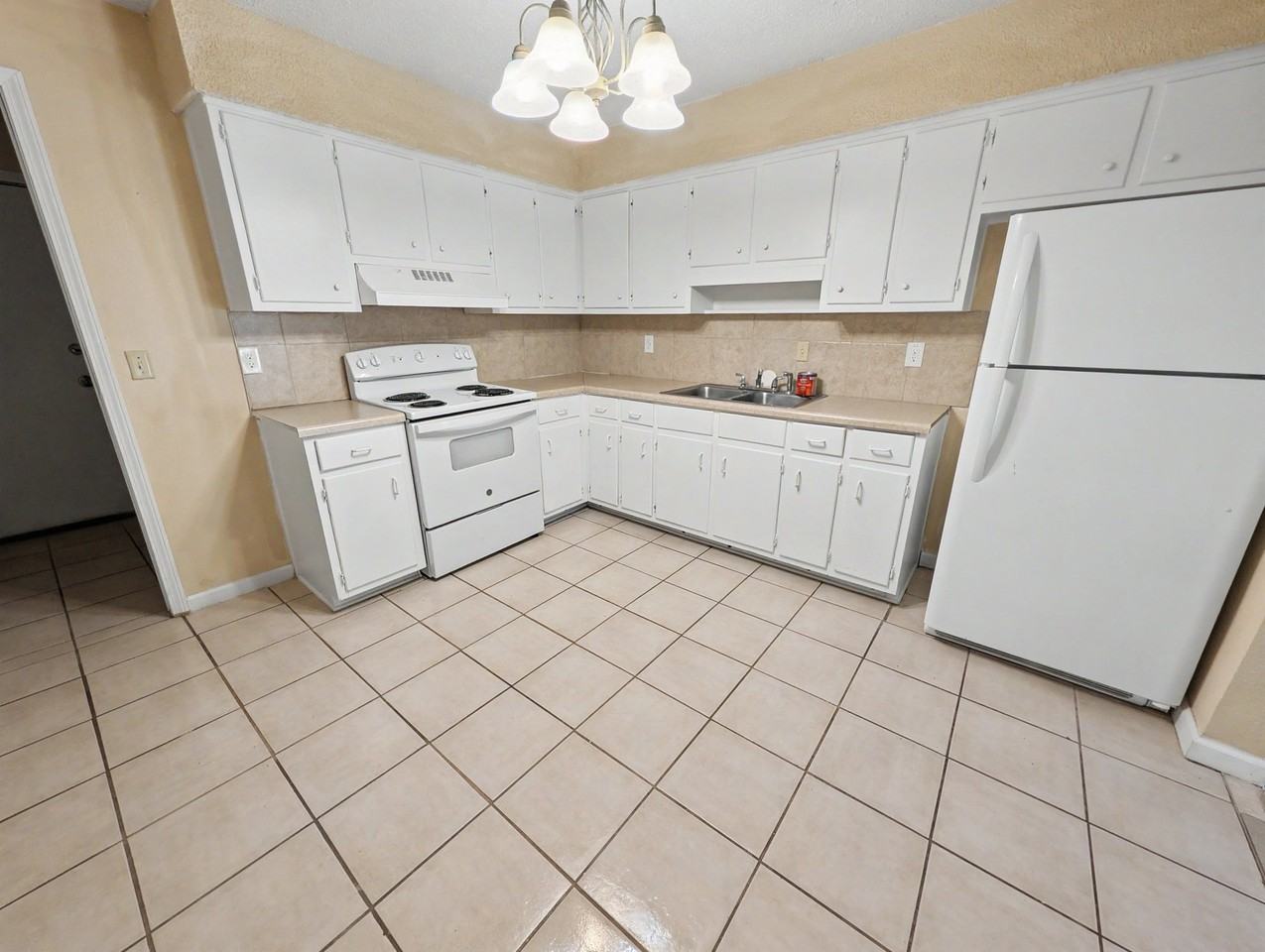 1007 Winton Ave #A - Photo 5 of 17