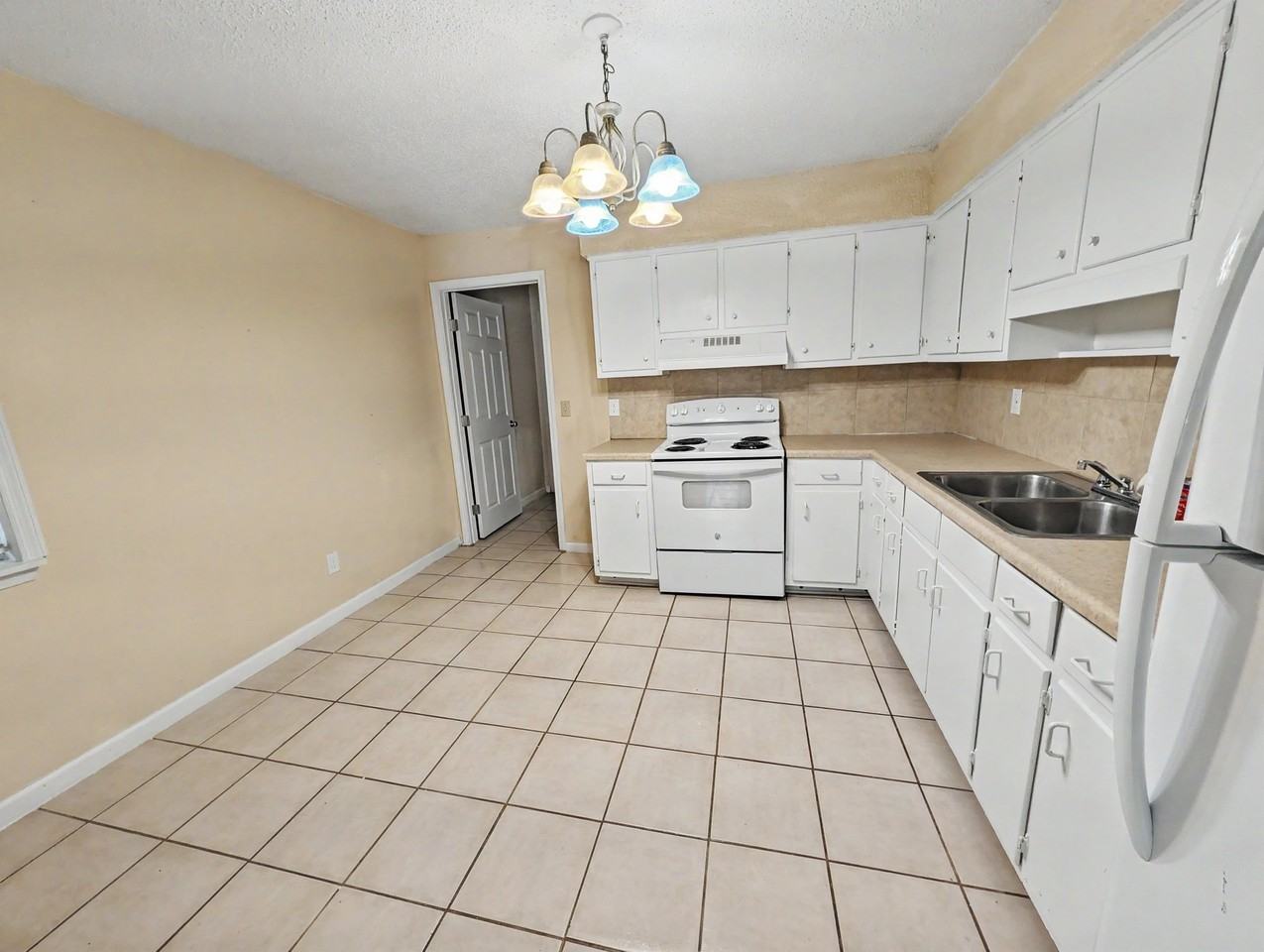 1007 Winton Ave #A - Photo 6 of 17