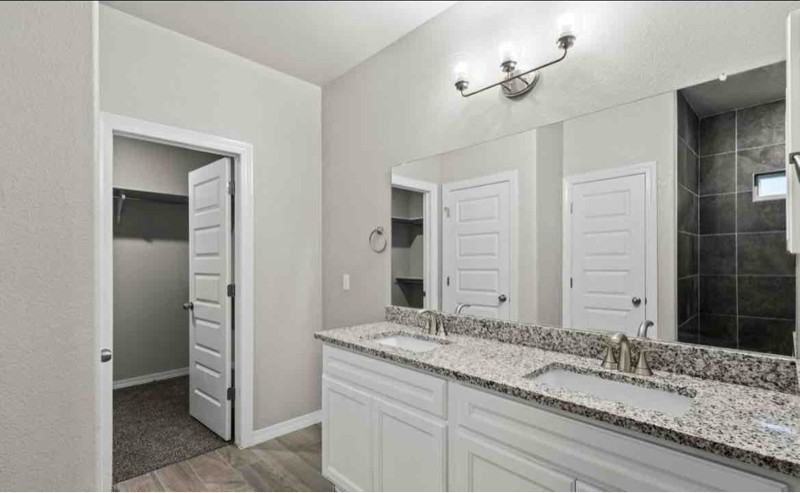 273 Farnborough St - Photo 6 of 14