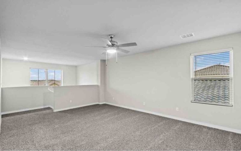 273 Farnborough St - Photo 7 of 14