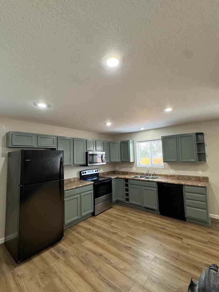 724 S Melrose St #724 - Photo 2 of 12