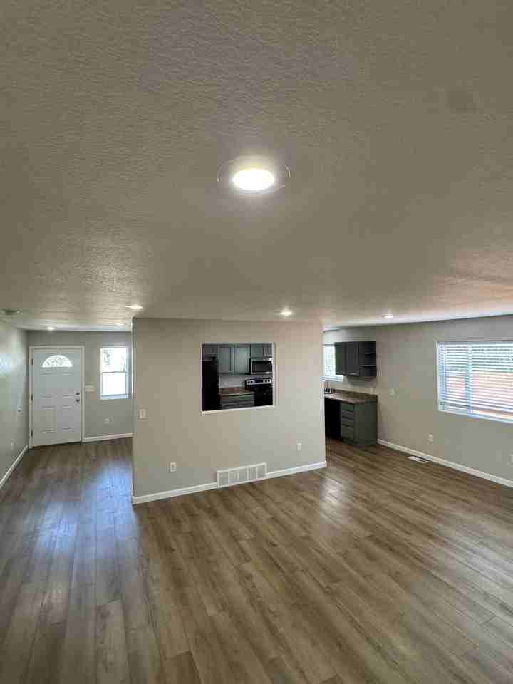 724 S Melrose St #724 - Photo 3 of 12