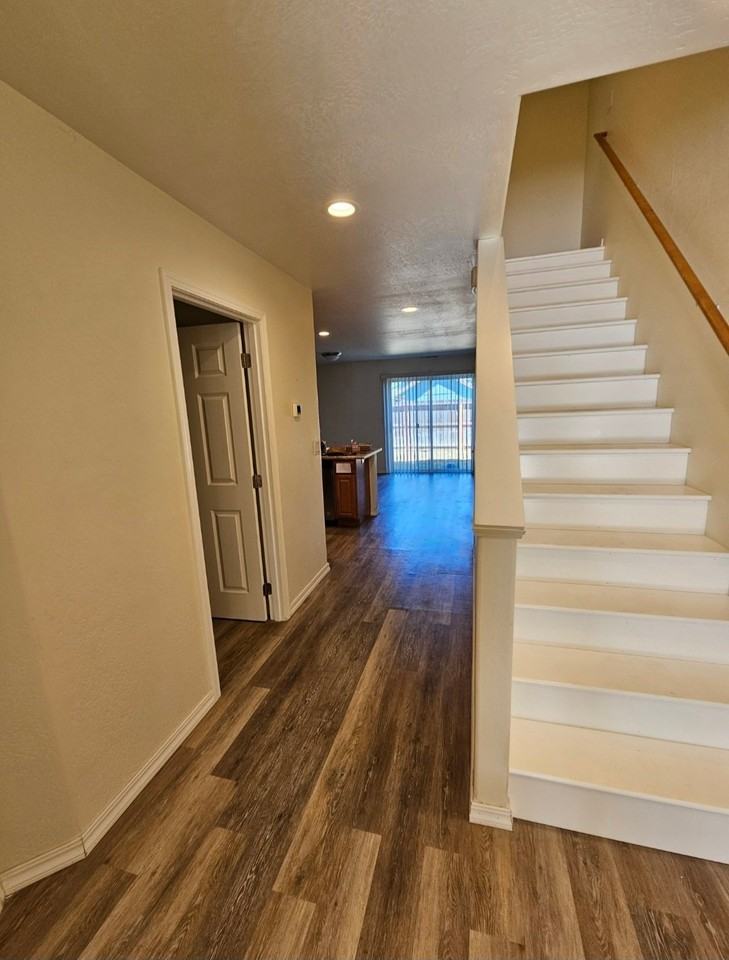 304 Se L St - Photo 2 of 17