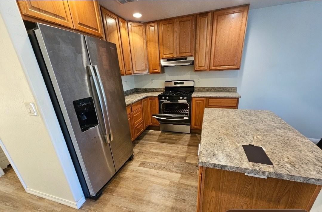 304 Se L St - Photo 5 of 17
