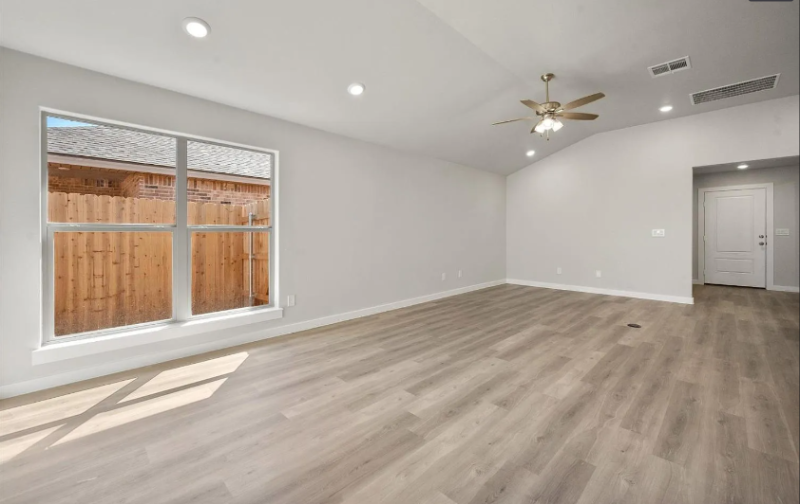 2504 Abbeville Ave - Photo 5 of 20