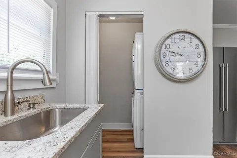 320 Saint Andrew St #B - Photo 6 of 10