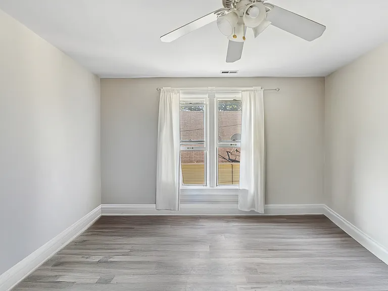 40 S Slusser St #42 - Photo 4 of 7