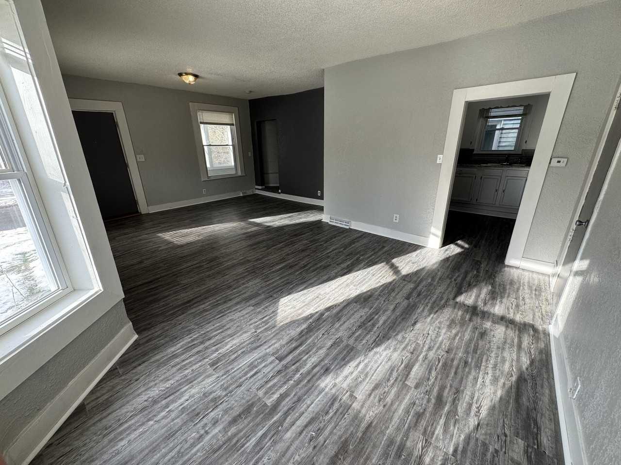 858 Kalamazoo Ave Se - Photo 5 of 16